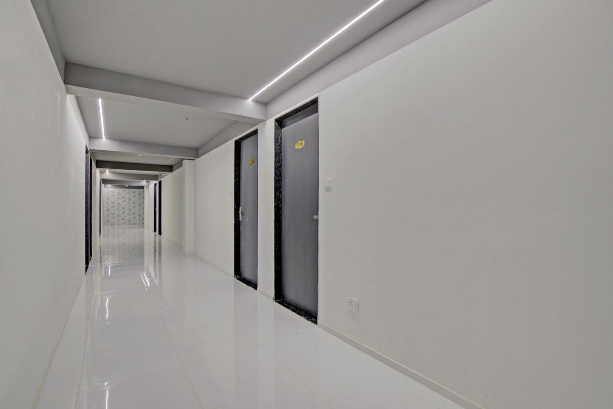 Collection O De'Pearl Hotel Surat Dış mekan fotoğraf