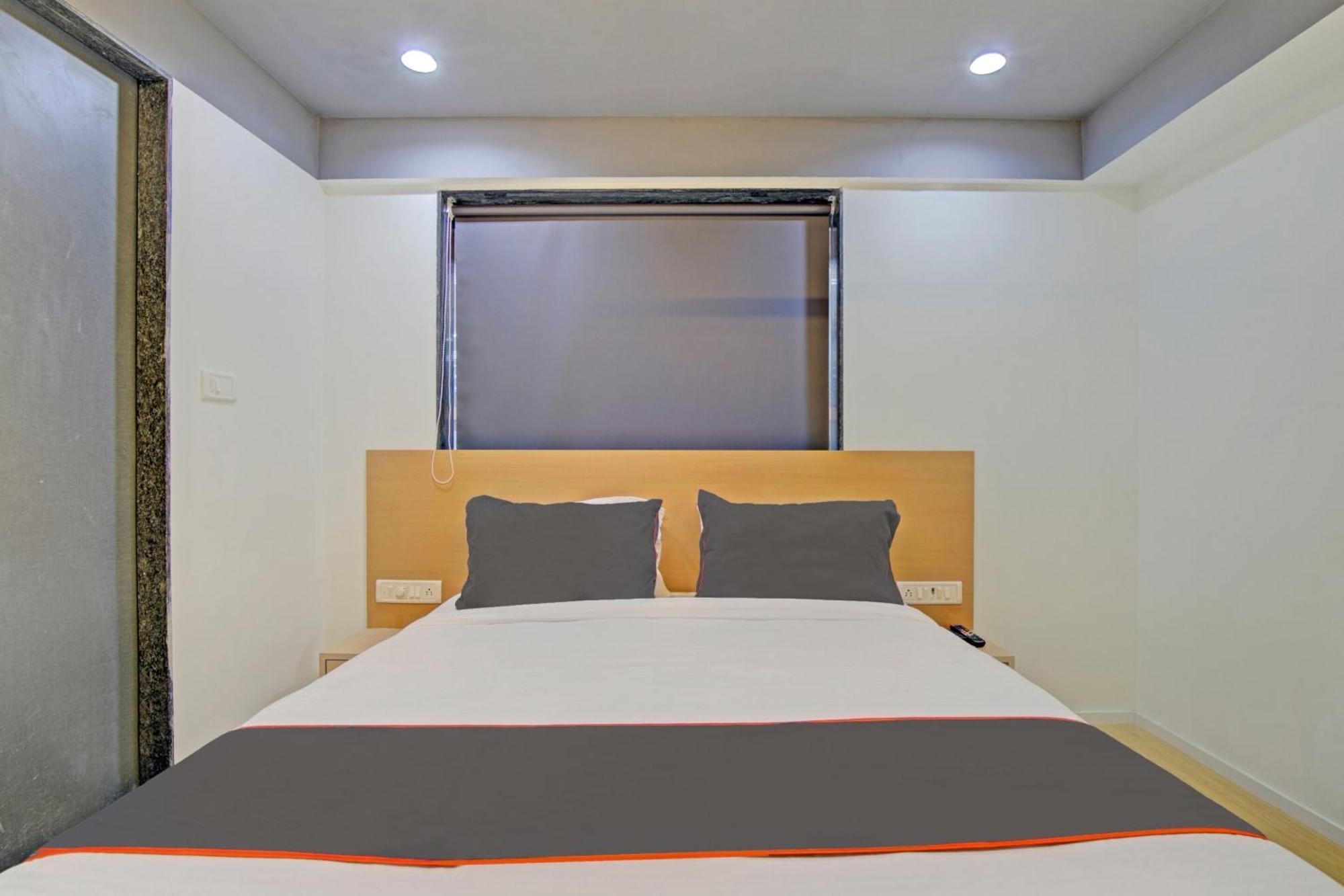 Collection O De'Pearl Hotel Surat Dış mekan fotoğraf