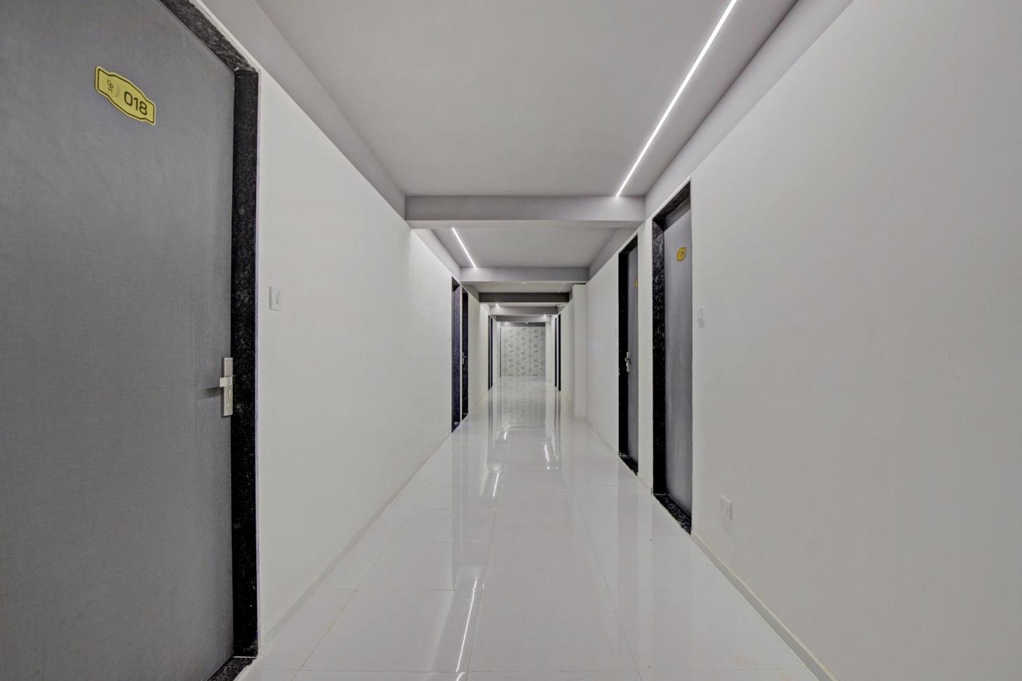 Collection O De'Pearl Hotel Surat Dış mekan fotoğraf