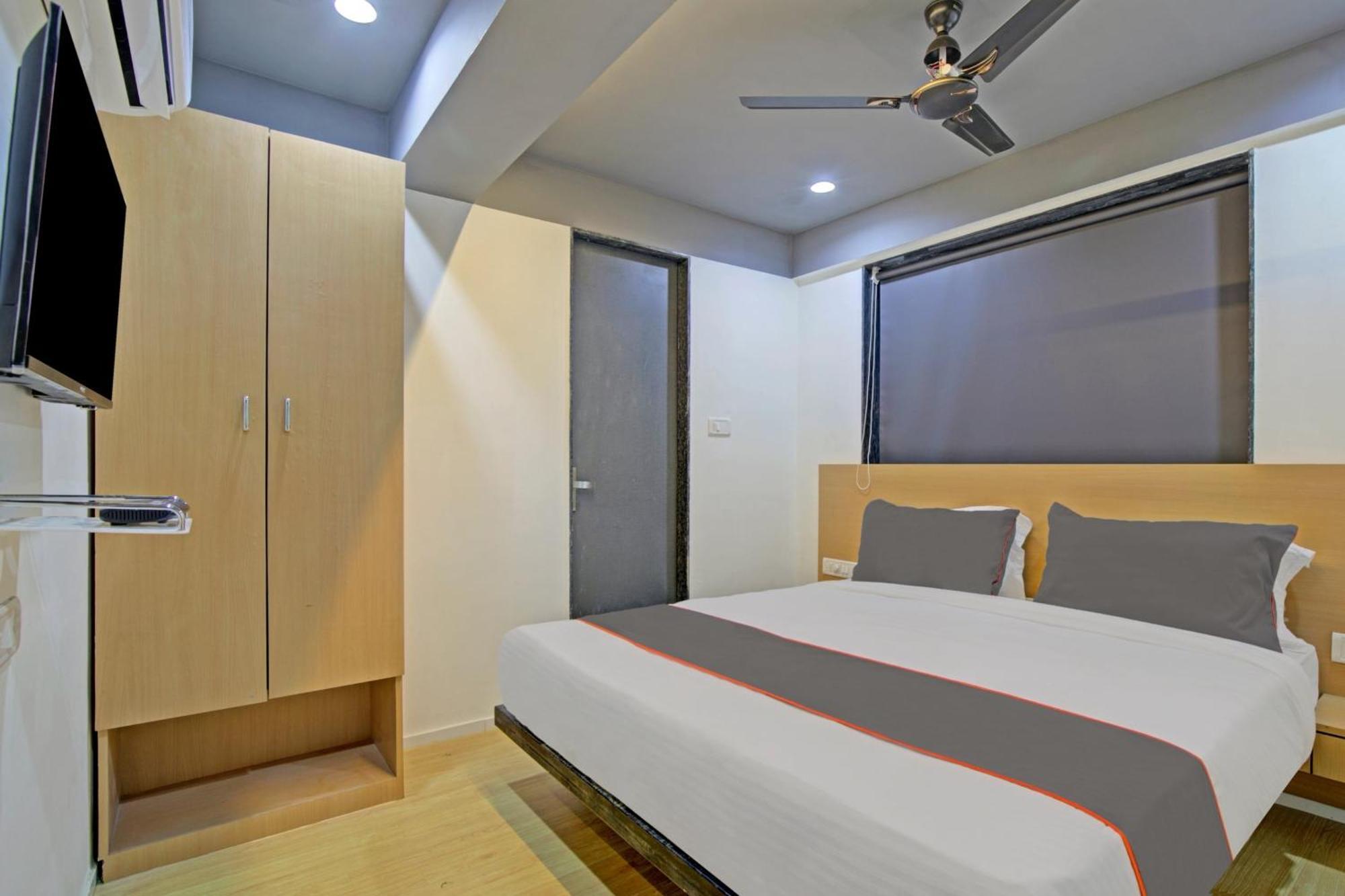 Collection O De'Pearl Hotel Surat Dış mekan fotoğraf